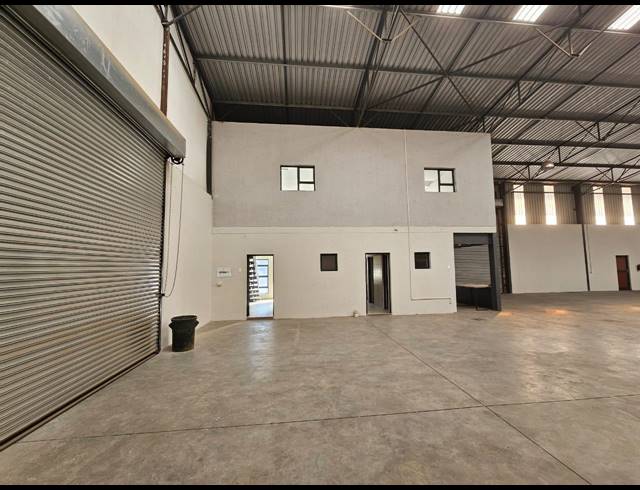 650M² WAREHOUSE TO LET IN WYCHWOOD